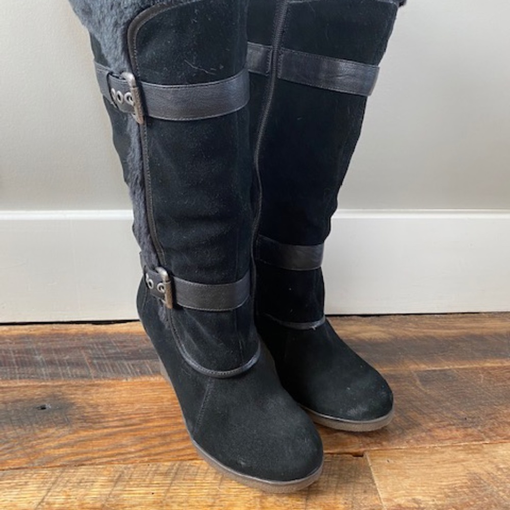 LIKE NEW Bare Traps Wedge Boots (6.5)